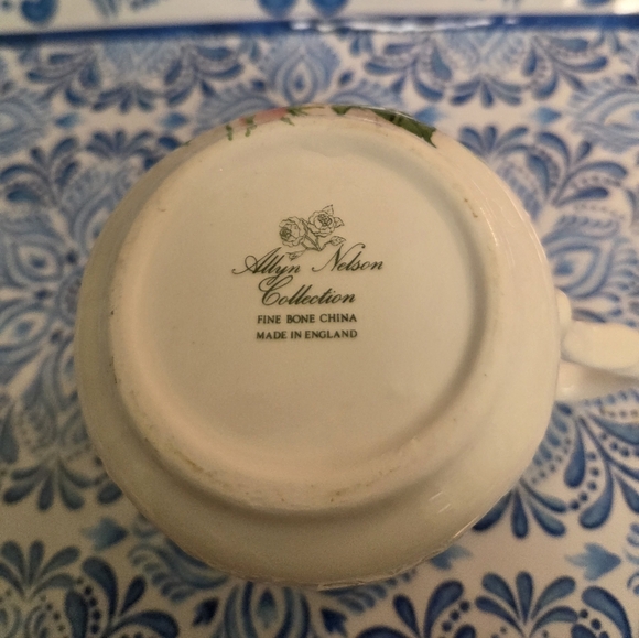 Charming Antique Pink Rose Mug Made In England - Picture 3 of 3